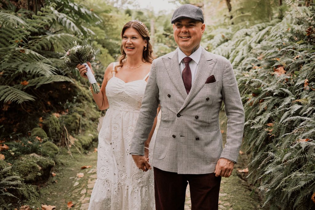 couple walking on the grounds of Monserrate, Sintra