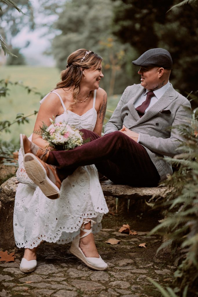 Funny american couple eloping in Sintra